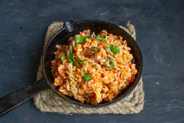 Постная рисовая каша по-египетски готова