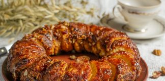 Оригинальный пирог с творогом и орехами