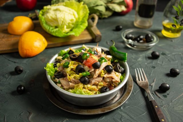 Полезный салат с курицей и грейпфрутом для лёгкого ужина
