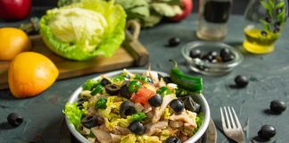 Полезный салат с курицей и грейпфрутом для лёгкого ужина