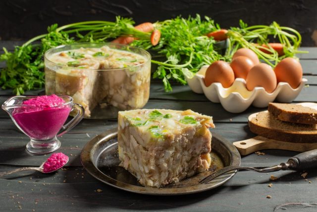 Пряный зельц из рульки с яйцом Пряный зельц из рульки с яйцом