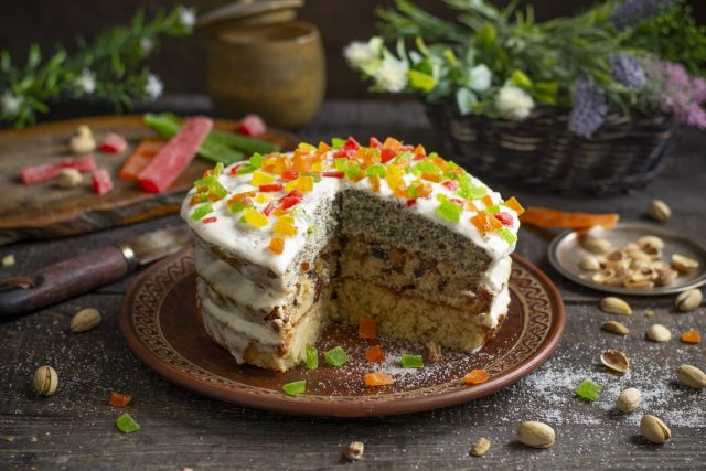 Домашний торт с маком, фисташками и сухофруктами