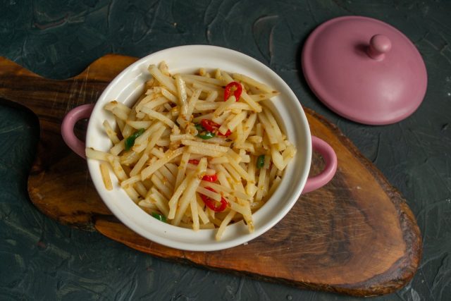 Картофель по-корейски готов