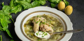 Щавелевый суп с курицей — просто и по-весеннему