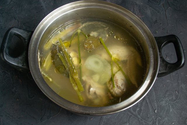 Варим куриный бульон Варим куриный бульон