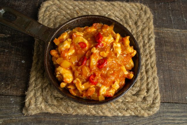 Домашний гуляш из куриной грудки по-венгерски готов