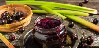 Густой джем с черешней и ревенем на зиму