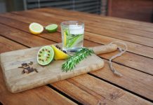 Как бороться с комарами на даче натуральными средствами?