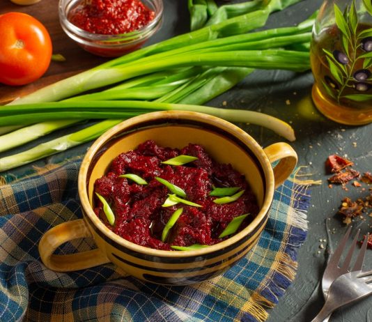 Кисло-сладкая свекольная икра с томатом и луком - Постные блюда Кисло-сладкая свекольная икра с томатом и луком