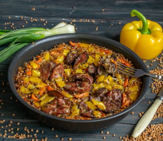 Рассыпчатая гречка с куриной печенью в духовке - Основные блюда и гарниры Рассыпчатая гречка с куриной печенью в духовке