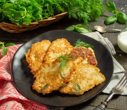 Драники с курицей — сочные картофельные оладьи на скорую руку - Рецепты Картофельные драники с курицей — быстро и вкусно