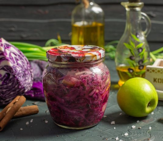 Вкусный салат из красной капусты с яблоками, луком и корицей на зиму - Рецепты Вкусный салат из красной капусты с яблоками, луком и корицей на зиму