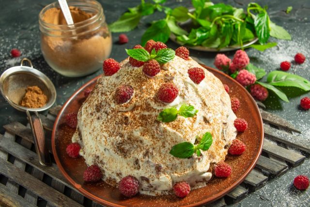 Вкусный торт «Панчо с малиной» из простых и доступных продуктов