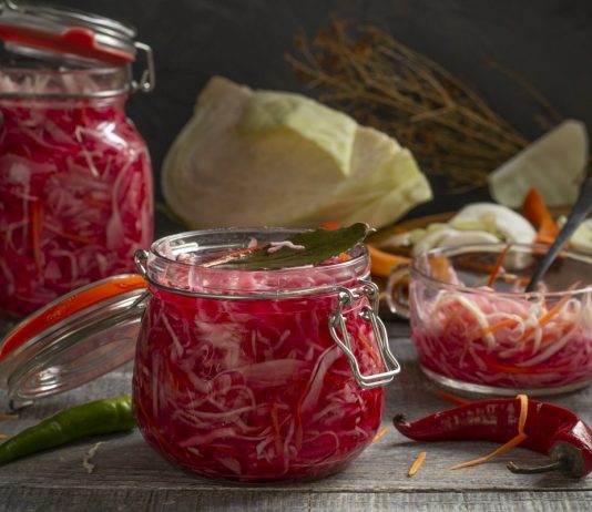 Быстрая маринованная капуста для салатов