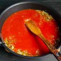 Добавляем в сковородку пюре