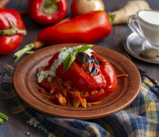 Фаршированный перец с овощным фаршем по-мексикански