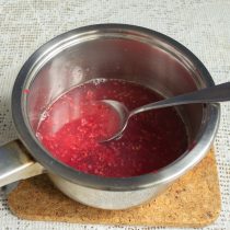Наливаем воду, перемешиваем, нагреваем до кипения