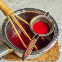Добавляем малиновый сок