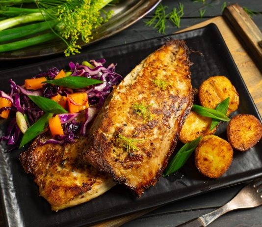 Скумбрия в духовке — самый вкусный и быстрый рецепт