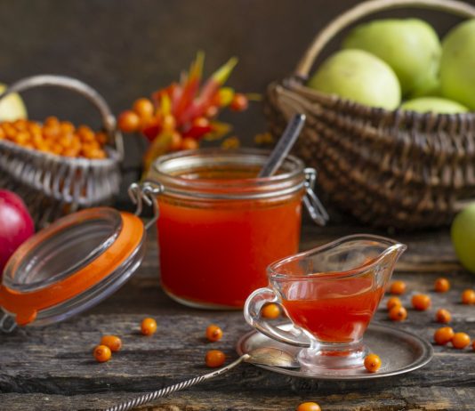 Яркий джем из облепихи с яблоками