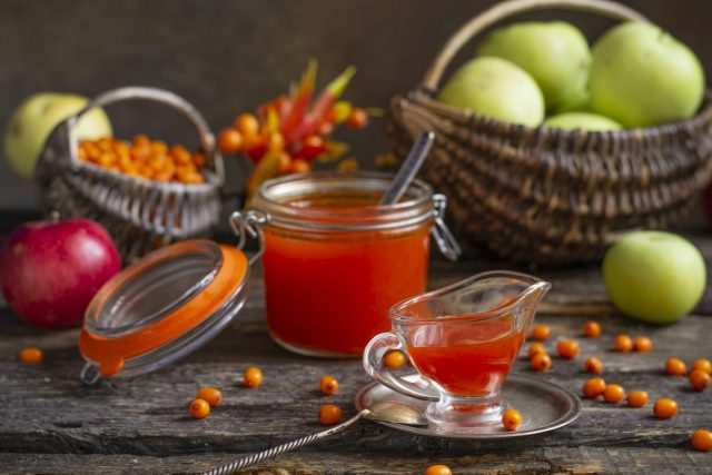 Яркий джем из облепихи с яблоками