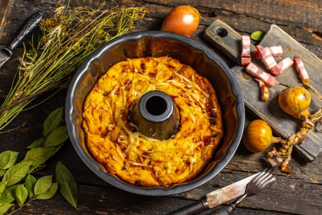 Быстрый пирог с ветчиной и картофельными клёцками Быстрый пирог с ветчиной и картофельными клёцками