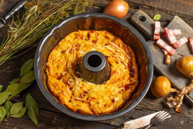 Быстрый пирог с ветчиной и картофельными клёцками