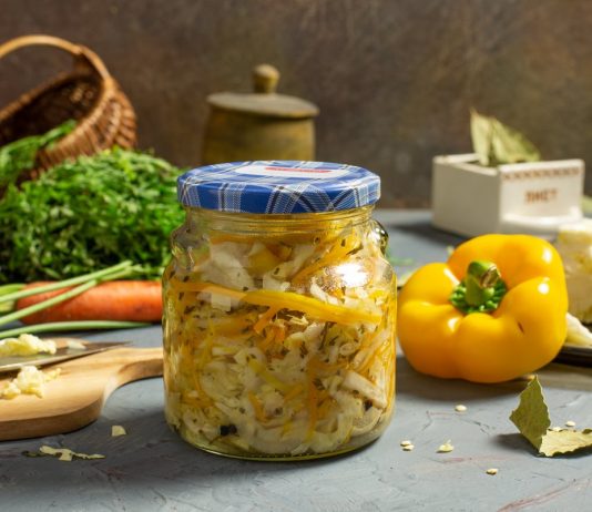 Вкусный салат из капусты, перца сладкого, моркови и лука на зиму - Рецепты Вкусный салат из капусты, перца сладкого, моркови и лука на зиму