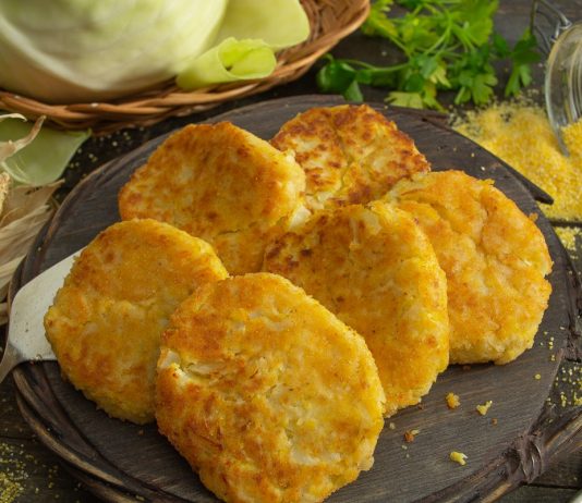 Нежные котлеты из капусты с кукурузной крупой - Основные блюда и гарниры Нежные котлеты из капусты с кукурузной крупой