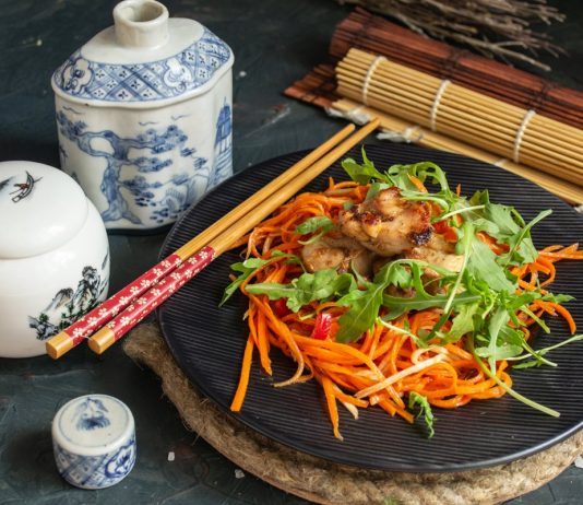 Тёплый салат с курицей, морковью и сельдереем - Рецепты Тёплый салат с курицей, морковью и сельдереем