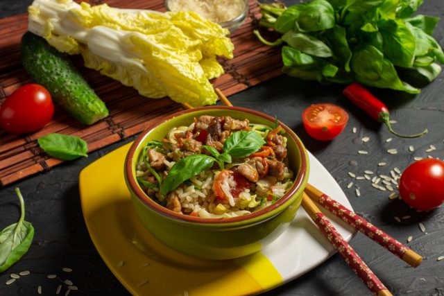 Вкусный салат с мясом свинины без майонеза Вкусный салат с мясом свинины без майонеза