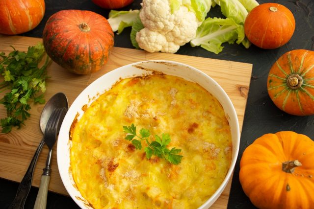 Нежная запеканка с цветной капустой и тыквой