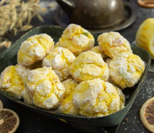 Рассыпчатое лимонное печенье с трещинками