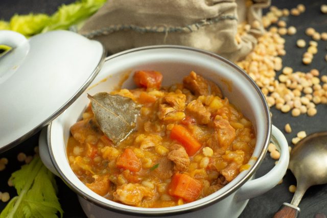 Ароматная гороховая каша с мясом