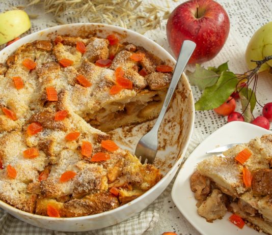 Ленивая шарлотка с яблоками из батона - Выпечка и изделия из теста Ленивая шарлотка с яблоками из батона