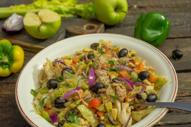 Полезный куриный салат — классика американской кухни
