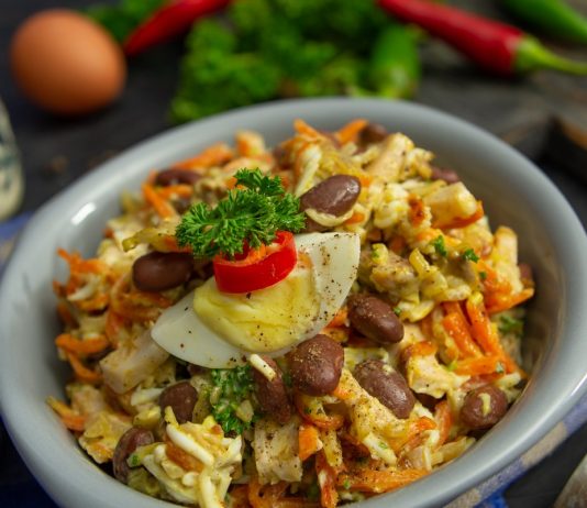 Салат «Обжорка» с фасолью и мясом