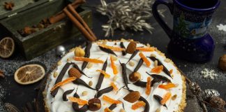 Вкусный ореховый торт с меренгой