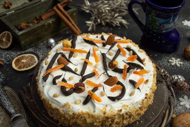 Вкусный ореховый торт с меренгой