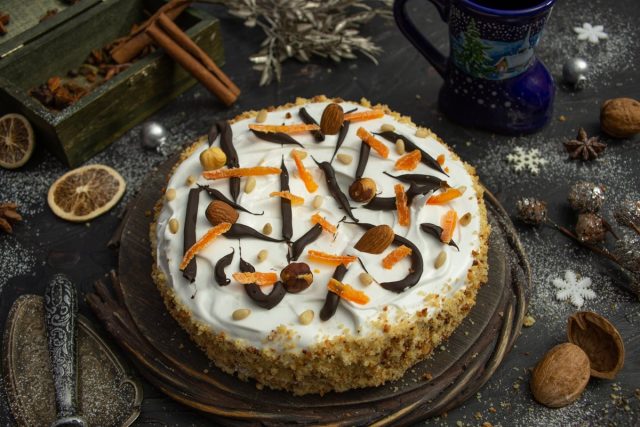 Вкусный ореховый торт с меренгой