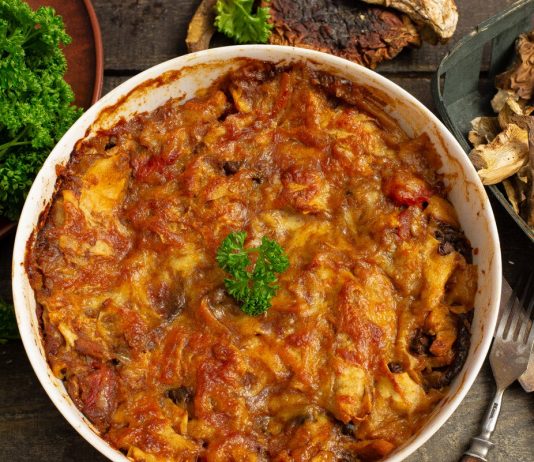 Домашняя запеканка из лаваша с мясом и грибами