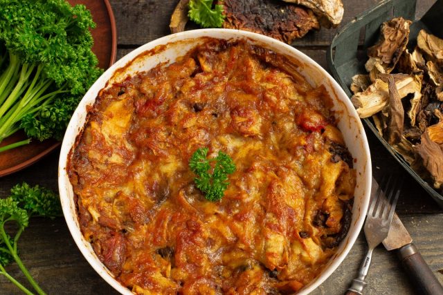 Домашняя запеканка из лаваша с мясом и грибами