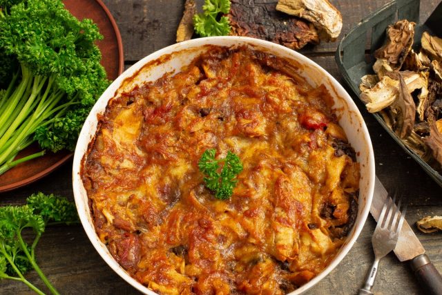 Домашняя запеканка из лаваша с мясом и грибами