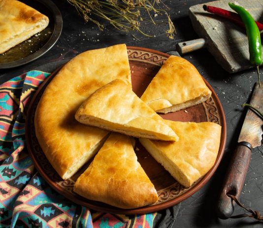 Хачапури по-имеретински — вкуснейшая грузинская выпечка - Рецепты Хачапури по-имеретински — вкуснейшая грузинская выпечка