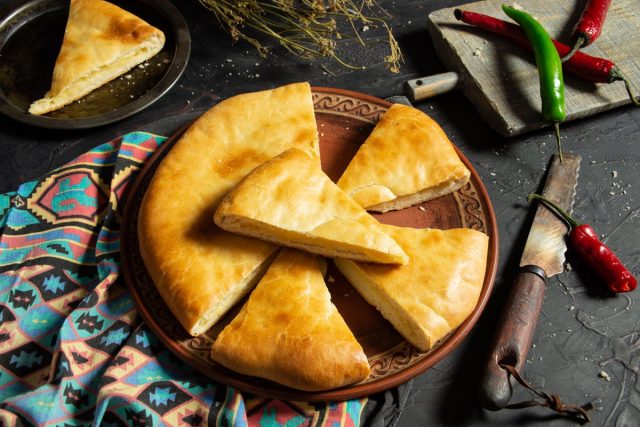 Хачапури по-имеретински — вкуснейшая грузинская выпечка
