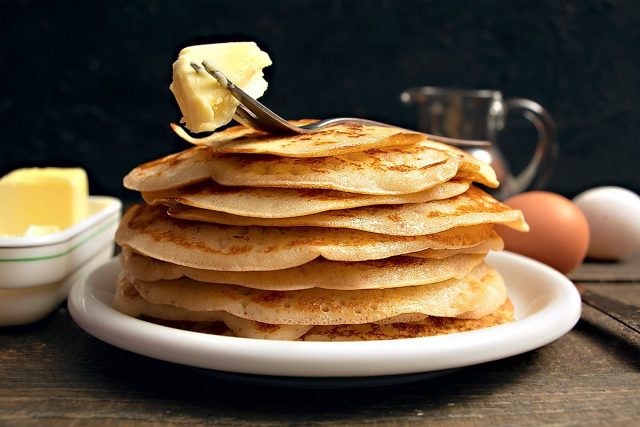 Ажурные дрожжевые блины на молоке