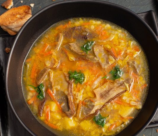 Постный грибной суп с перловкой и пекинской капустой