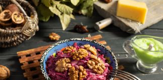 Оригинальный салат из свёклы с сыром и курицей без чеснока