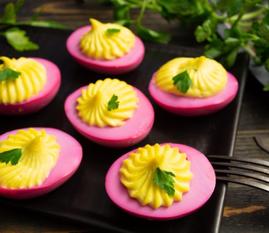 Яркие фаршированные яйца на праздничный стол - Рецепты Яркие фаршированные яйца на праздничный стол