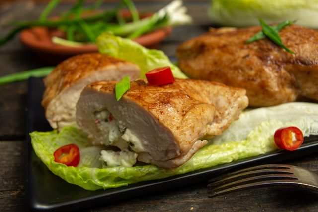 Фаршированные куриные грудки с фетой и розмарином Фаршированные куриные грудки с фетой и розмарином